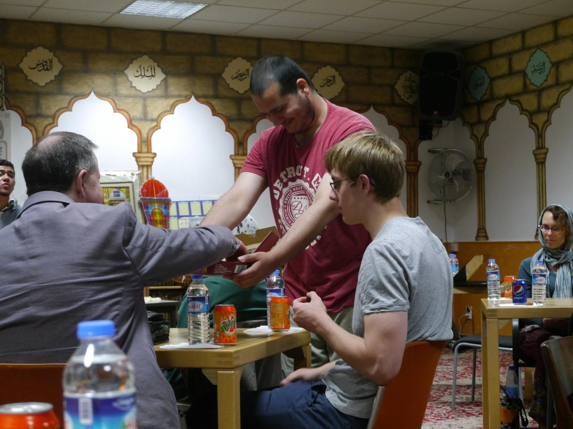 Gemeinsames Fastenbrechen beim Iftar